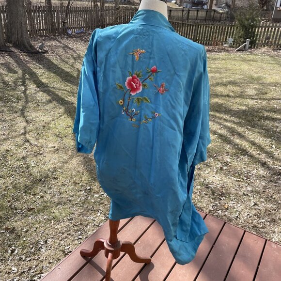 Vintage Blue Silk Kimono Robe With Embroidered Floral & Butterfly Design Open Fr - Picture 2 of 9